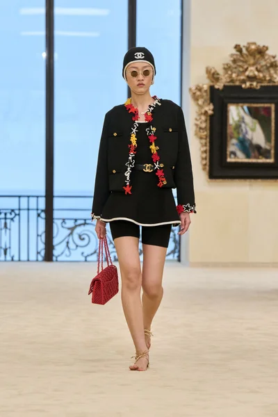 Look 3